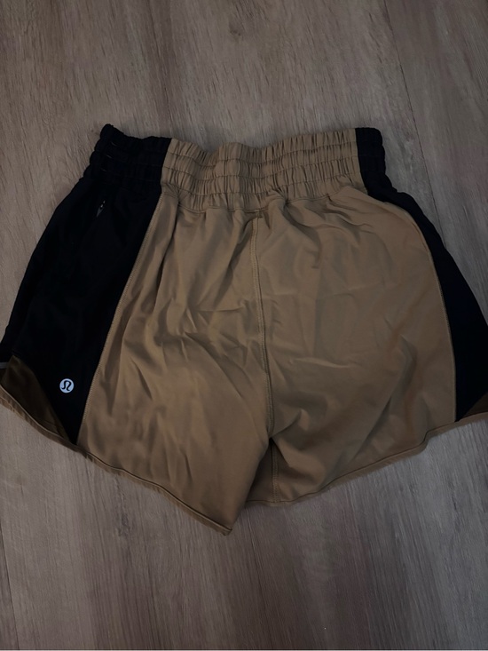 lululemon athletica Pants - lululemon athletica Two-Tone Black and Tan Athletic Shorts